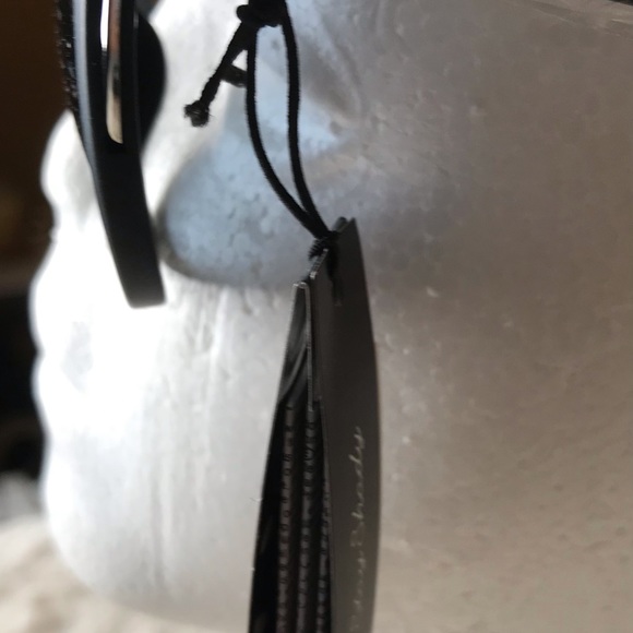 🎉QUAY SUNGLASSES🎉 - Picture 4 of 6